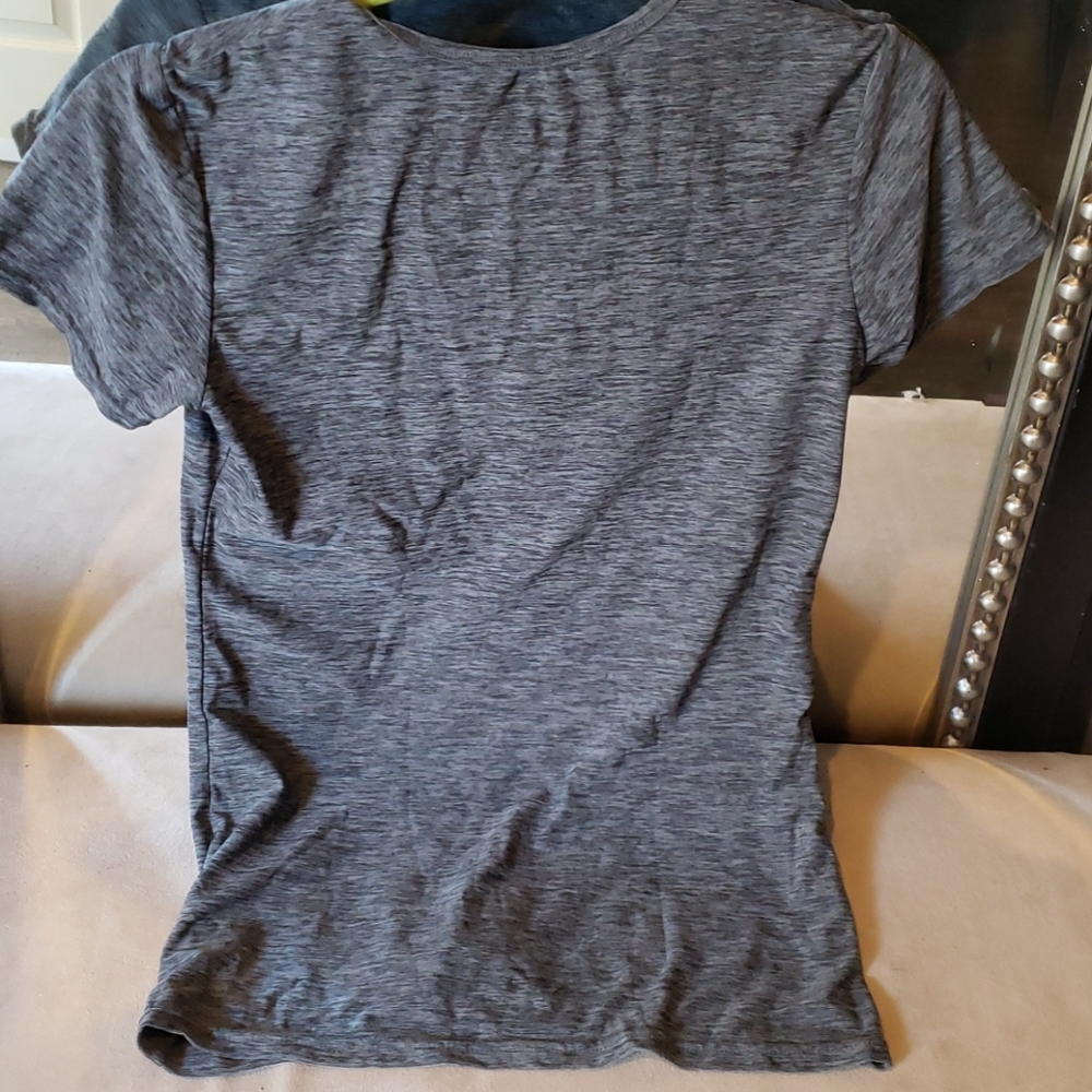 ❤Small Grey Top - Picture 2 of 3